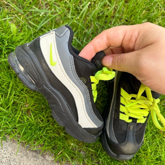 Nike Air Max 95 Toddler 'Black Volt'. Size 7c - Picture 5 of 10